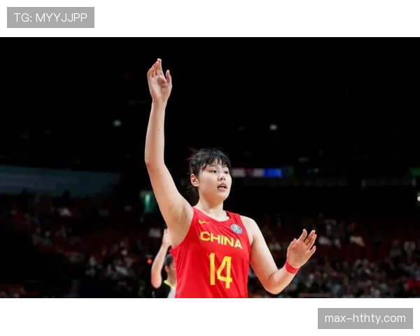 李月汝训练完直接啃鸡腿,这自律和放纵的切换也太真实了 李月汝训练完直接啃鸡腿,这自律和放纵的切换也太真实了